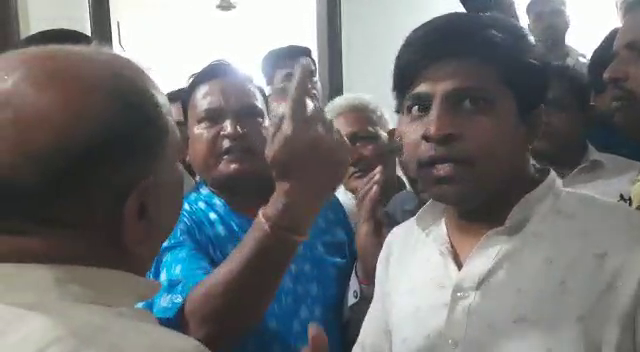 Muzaffarnagar BJP Office Hangama