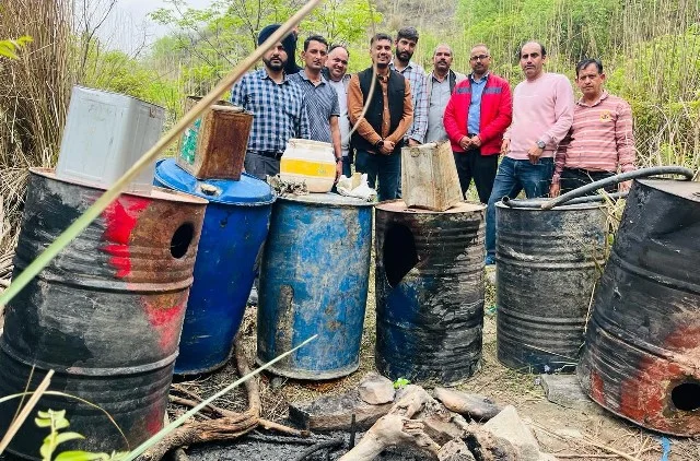 हिमाचल में 32 हजार बल्क लीटर अवैध शराब जब्त