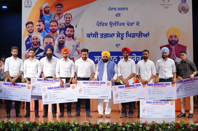 मुख्यमंत्री मान ने की हॉकी टीम के खिलाड़ियों पर धनवर्षा