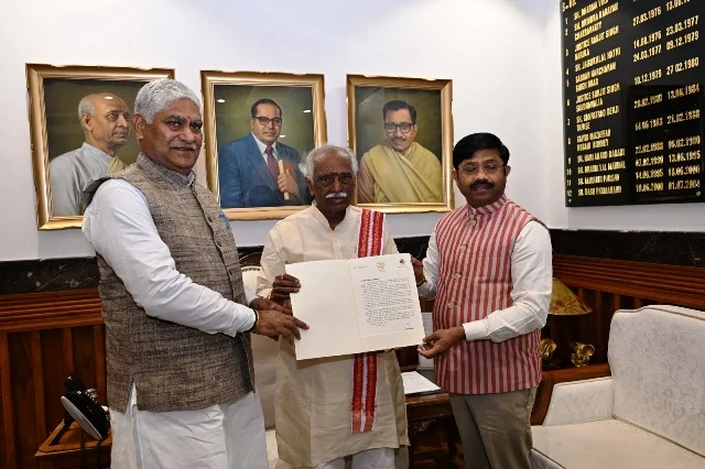 राज्यपाल दत्तात्रेय को महाकुंभ 2025 का निमंत्रण