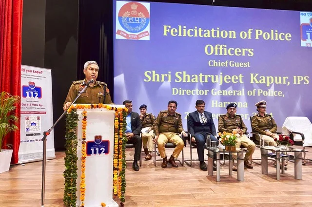 सुशासन दिवस पर पुलिस कर्मचारी सम्मानित