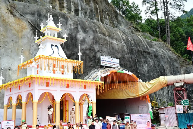चार धाम यात्रा हुई और आसान, सिल्क्यारा टनल हुई ब्रेकथ्रू