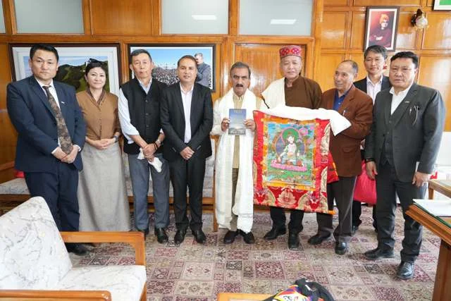 निर्वासित तिब्बत सरकार के प्रतिनिधिमंडल ने सीएम से की भेंट