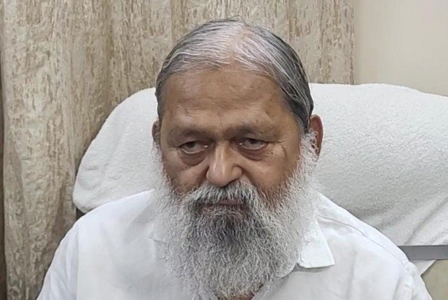 चैनलों पर बार-बार खतरे के सायरन न बजाएं - मंत्री