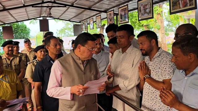 मुख्यमंत्री धामी ने देवीपुरा पंचायत का किया निरीक्षण