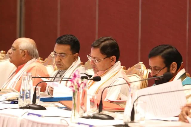 मुख्यमंत्री धामी ने मुख्यमंत्री परिषद की बैठक में भाग लिया