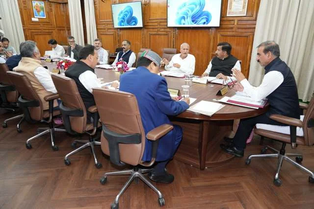 सीएम की अध्यक्षता में कैबिनेट ने कई विभागों में भर्तियों को दी मंजूरी