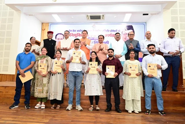 सीएम धामी ने 139 अभ्यर्थियों को दिए नियुक्ति पत्र