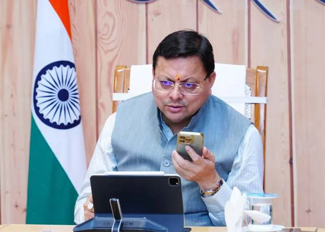सीएम धामी ने 1905 हेल्पलाइन शिकायतों का लिया सीधा फीडबैक
