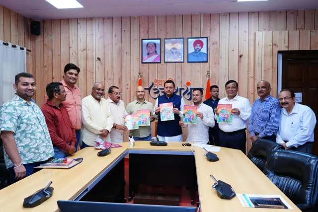 CM धामी ने 'स्वास्थ्य के प्रहरी' पुस्तक का विमोचन किया