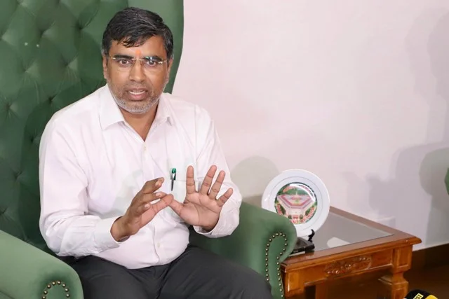 आईएएस/आईपीएस अब सरकारी स्कूलों में पढ़ाएंगे - मंत्री