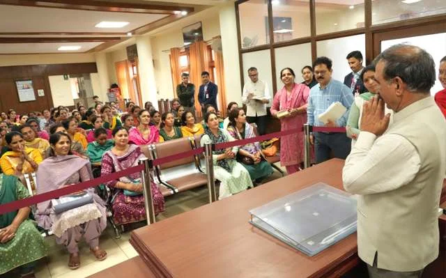 ग्रामीण आजीविका मिशन ने मुख्यमंत्री के सामने मांगें रखीं