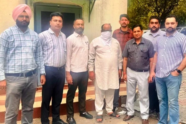 पंजाब विजिलेंस ने क्लर्क को 20,000 रुपए की रिश्वत लेते पकड़ा