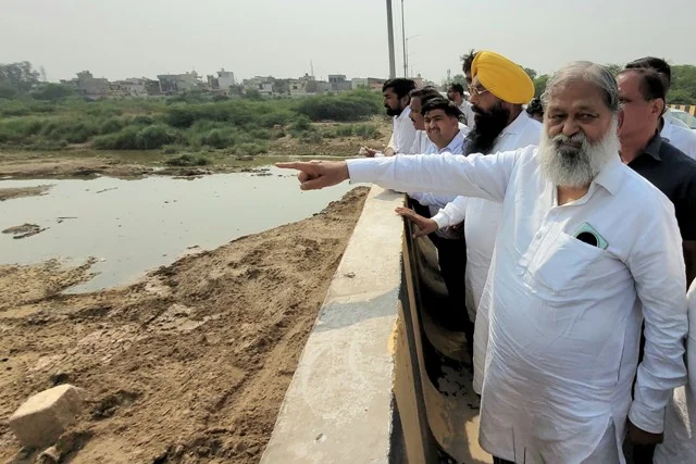 मंत्री अनिल विज ने अंबाला में मानसून पूर्व बाढ़ तैयारियों का जायजा लिया
