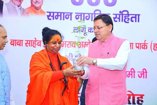 धामी ने UCC लागू करने पर आयोजित सम्मान समारोह में लिया हिस्सा