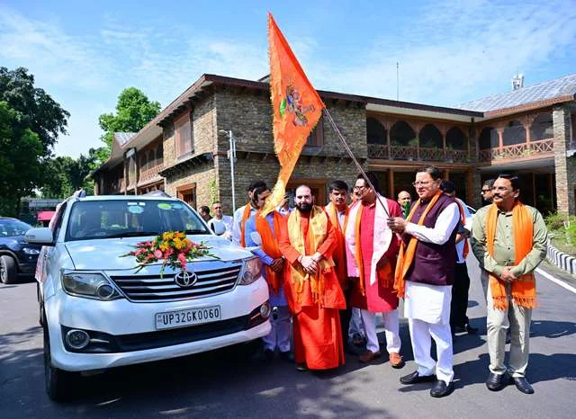 धामी ने कुशीनगर के लिए कलश यात्रा को दिखाई हरी झंडी