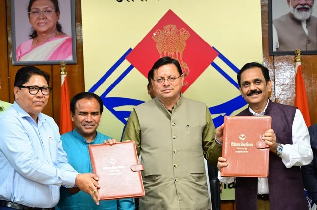 मुख्यमंत्री धामी की मौजूदगी में मेडिकल कॉलेजों के बीच एमओयू साइन