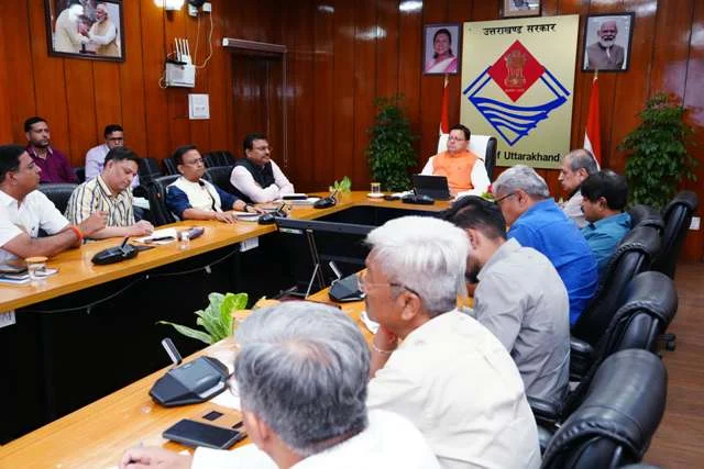 मुख्यमंत्री धामी ने अधिकारियों को दिए निर्माण कार्य तेज करने के निर्देश