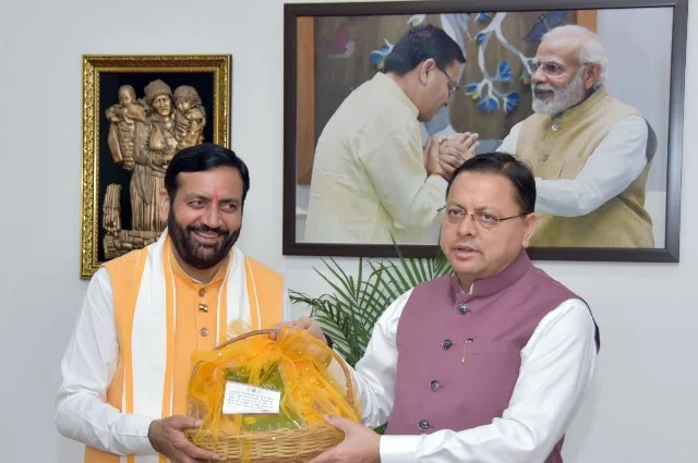 सीएम सैनी ने पुष्कर धामी से की शिष्टाचार भेंट
