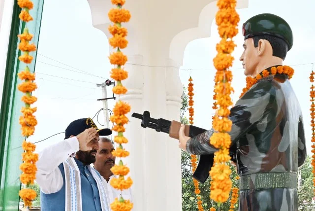 सैनी ने बाढ़डा में अमर शहीद अरविंद सांगवान की प्रतिमा का किया अनावरण