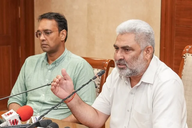 हाईवे किनारे फूलों की बागवानी का पायलट प्रोजेक्ट शुरू