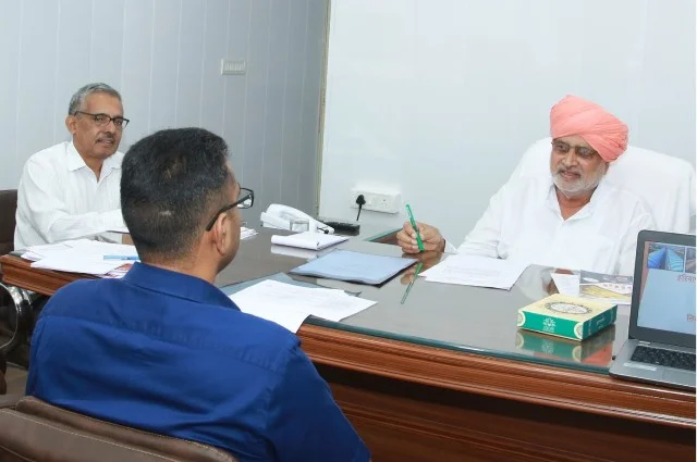 पशुपालन मंत्री ने गौशालाओं में गोबर गैस प्लांट लगाने के निर्देश दिए