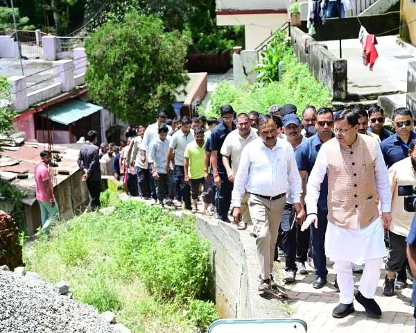 सीएम धामी ने थराली आपदा प्रभावितों से की मुलाकात