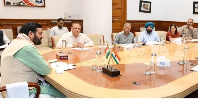 सैनी ने मोरनी-कालका क्षेत्र में 61 किमी पक्की सड़कों के निर्माण के दिए निर्देश