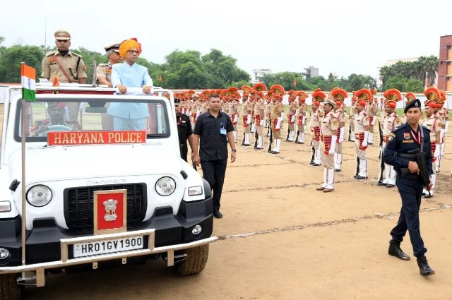 हरियाणा के राज्यपाल ने अंबाला में ध्वजारोहण किया