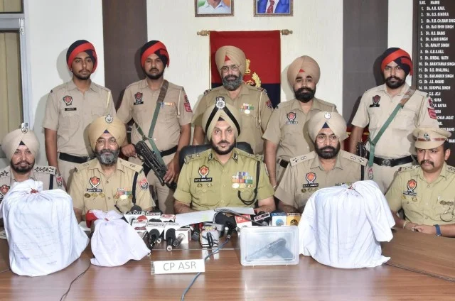 अमृतसर पुलिस ने 4 और तस्कर दबोचे, 12 किलो हेरोइन बरामद
