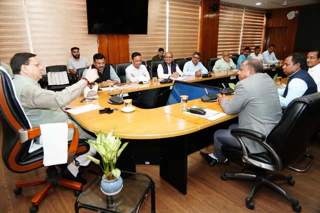 आपदा नुकसान का जायजा लेने आई केंद्रीय टीम ने सीएम से की मुलाकात