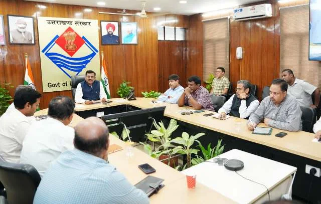 मुख्य सचिव आनंद वर्धन की अध्यक्षता में रेलवे-राज्य सरकार बैठक