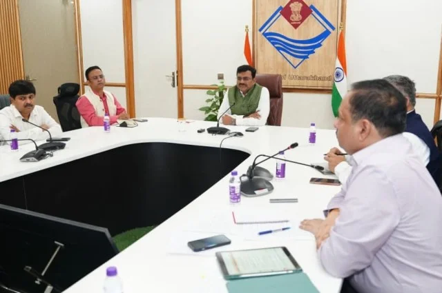 यूआईआईडीबी बैठक में राज्य के बुनियादी ढांचे को गति देने पर जोर