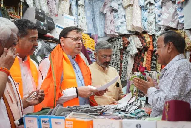 सीएम धामी ने हरकी पैड़ी बाजार में जीएसटी जागरूकता कार्यक्रम में लिया भाग