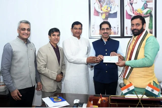सीएम सैनी को सरस्वती नदी जीर्णोद्धार हेतु 36 लाख का सीएसआर चेक