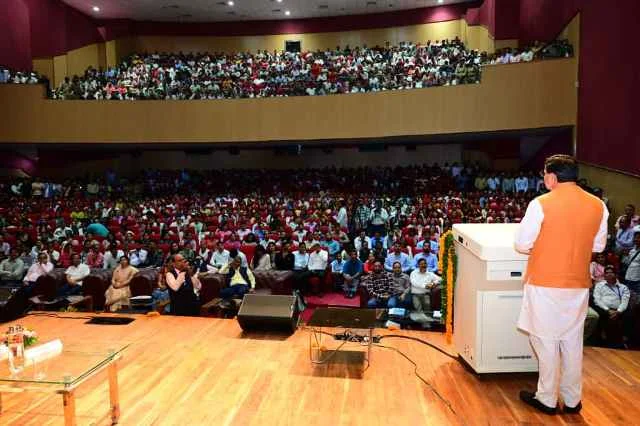 मुख्यमंत्री धामी ने 1456 अभ्यर्थियों को सौंपे नियुक्ति पत्र