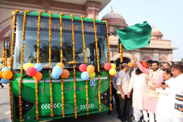 मुख्यमंत्री सैनी ने कुरुक्षेत्र में इलेक्ट्रिक बस सेवा की शुरुआत की