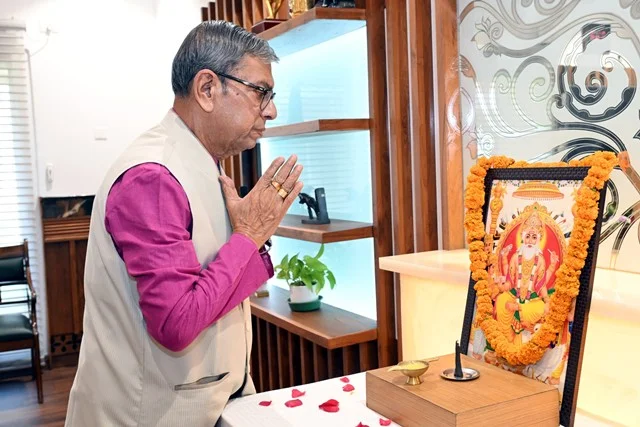 राज्यपाल घोष ने विश्वकर्मा दिवस पर भगवान विश्वकर्मा को किया नमन