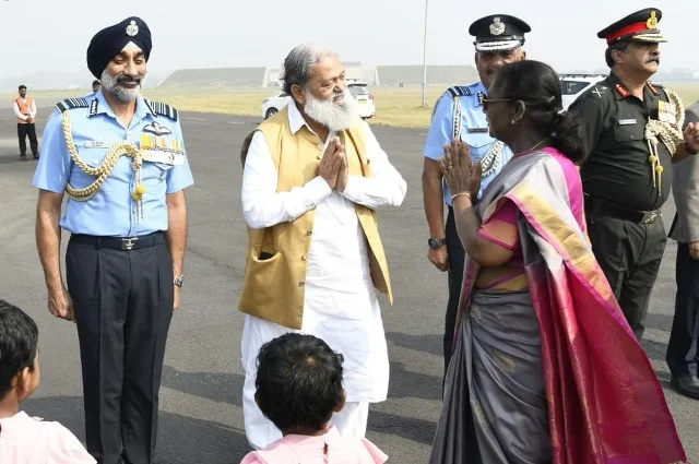 राष्ट्रपति द्रौपदी मुर्मू ने अंबाला से राफेल विमान में भरी उड़ान