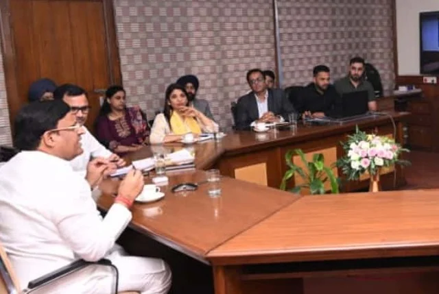 विपुल गोयल की अध्यक्षता में मॉडर्न तहसील परियोजना पर उच्च स्तरीय बैठक
