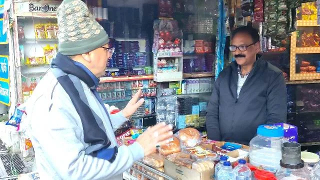 धामी ने मॉर्निंग वॉक के दौरान नागरिकों और पर्यटकों से की मुलाकात