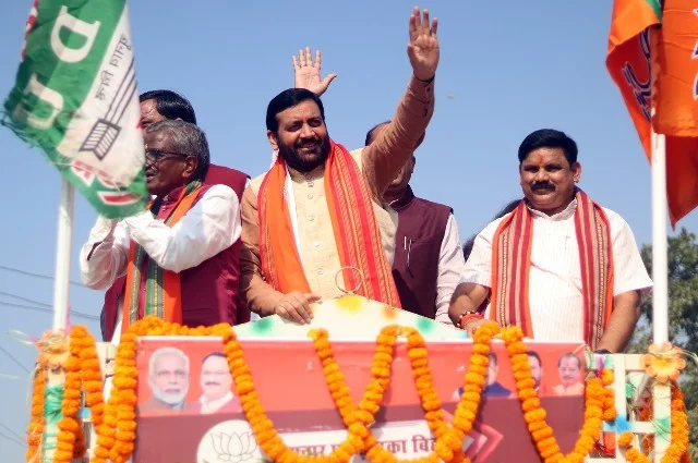 बिहार के बगहा में सीएम नायब सिंह सैनी का भव्य रोड शो, उमड़ा जनसैलाब