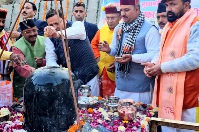 लाखामंडल शिव मंदिर पहुंचे धामी, किया विधिवत पूजा-अर्चना