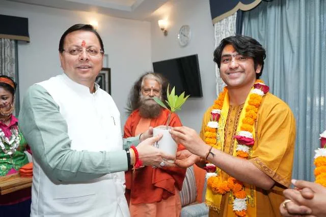संतों ने मुख्यमंत्री धामी को दिया ‘देवभूमि का धर्म-संरक्षक’ का आशीर्वाद