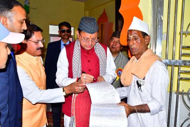 सीएम धामी ने पुष्कर स्थित श्री ब्रह्मा मंदिर में की पूजा-अर्चना