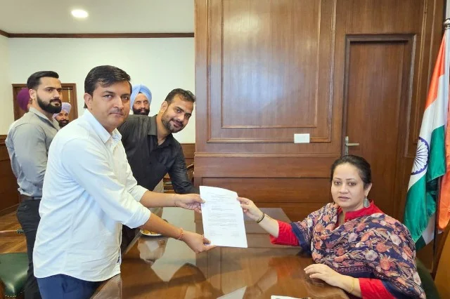 स्वास्थ्य मंत्री आरती सिंह राव ने चंडीगढ़ में लोगों की समस्याएं सुनीं