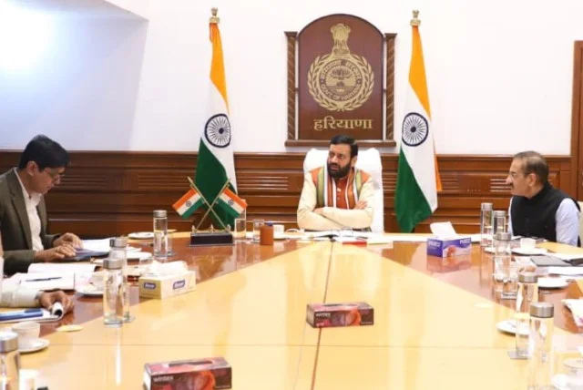 ग्रामीण विकास कार्यों के टेंडर की जानकारी सरपंचों को तुरंत SMS से मिले - CM