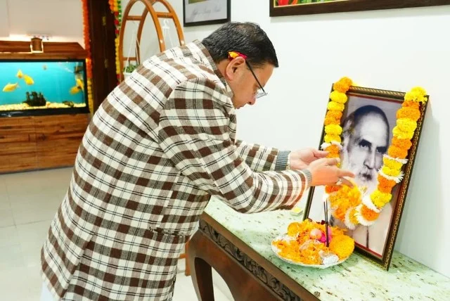 सीएम धामी ने इंद्रमणि बडोनी को दी श्रद्धांजलि