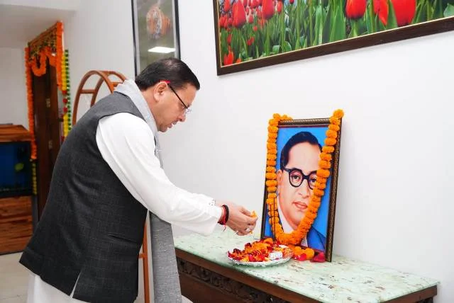 सीएम धामी ने डॉ. आंबेडकर की पुण्यतिथि पर श्रद्धासुमन अर्पित किए
