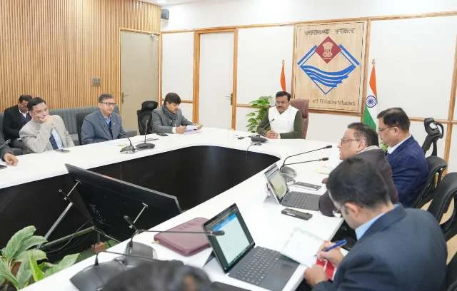 मुख्य सचिव आनंद वर्धन ने पूंजीगत व्यय और योजनाओं की समीक्षा की